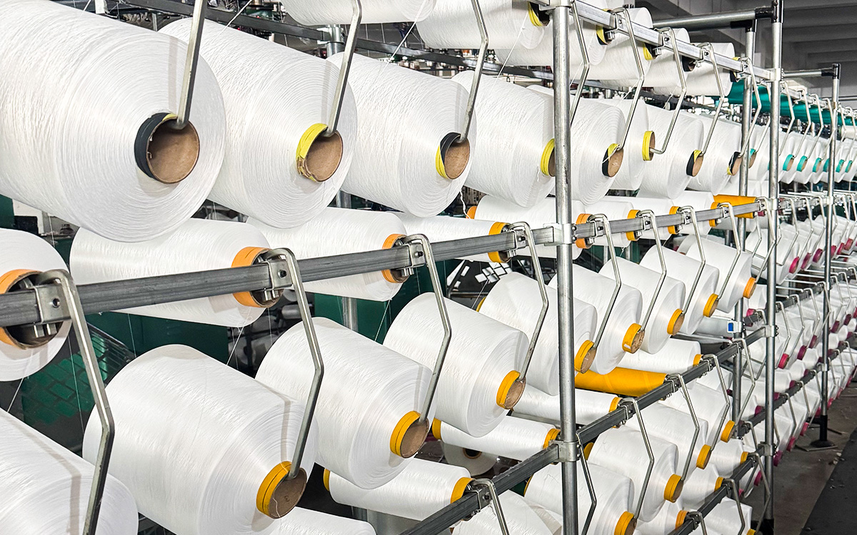 lanfex yarn workshop with high-quality polyester and spandex raw materials for fabric production